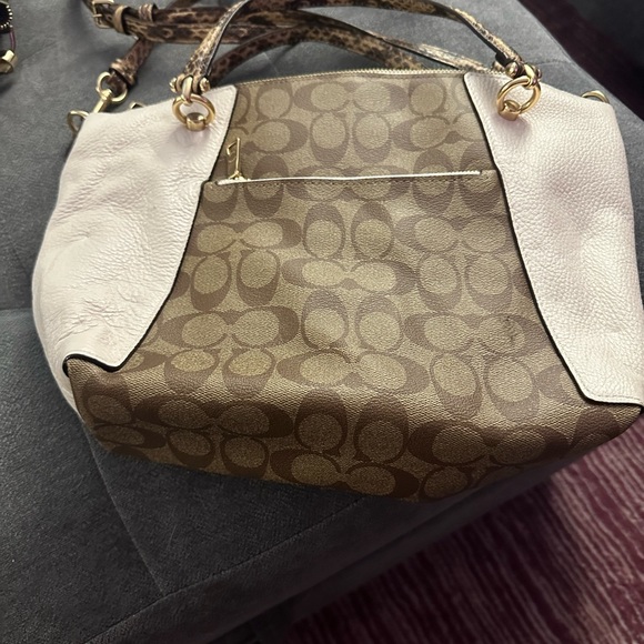 Coach crossbody purse. Excellent condition - Picture 3 of 3